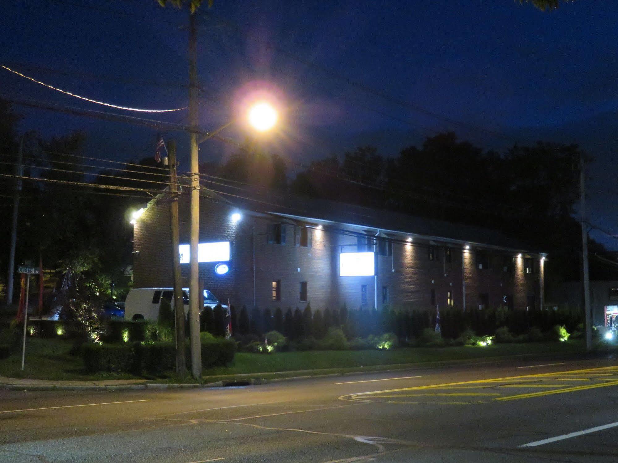 Central Motel Courtyard White Plains Exterior foto